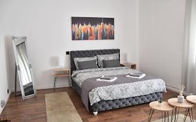 Apartment In Belgrade With Small Parking Space